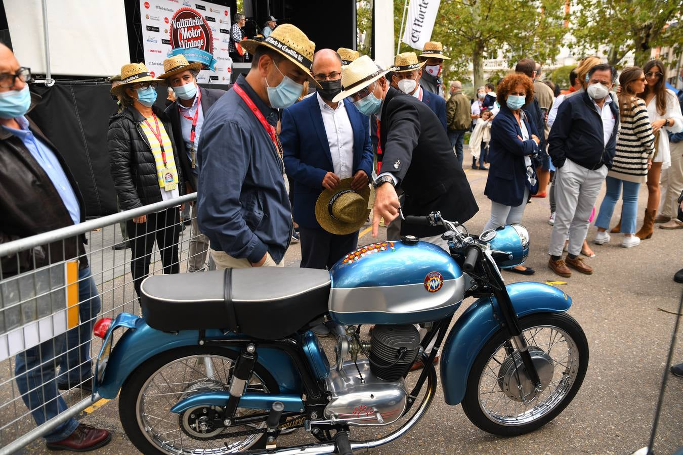 Fotos: Ambiente y entrega de premios en el Valladolid Motor Vintage (10)