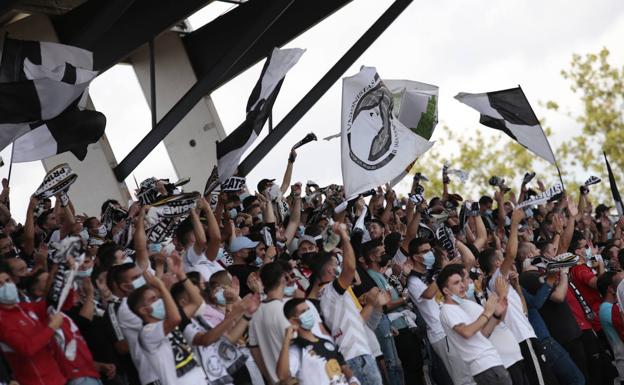 Galería. Afición de Unionistas en el partido. 