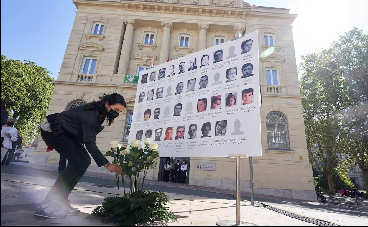 Homenaje en Vitoria a las 39 víctimas de Henri Parot, el 17 de septiembre.