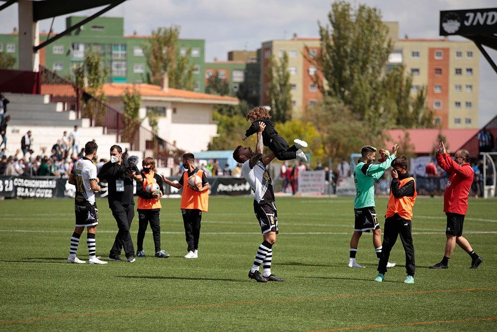 Victoria y liderato para Unionistas ante el Deportivo de La Coruña (2-1)