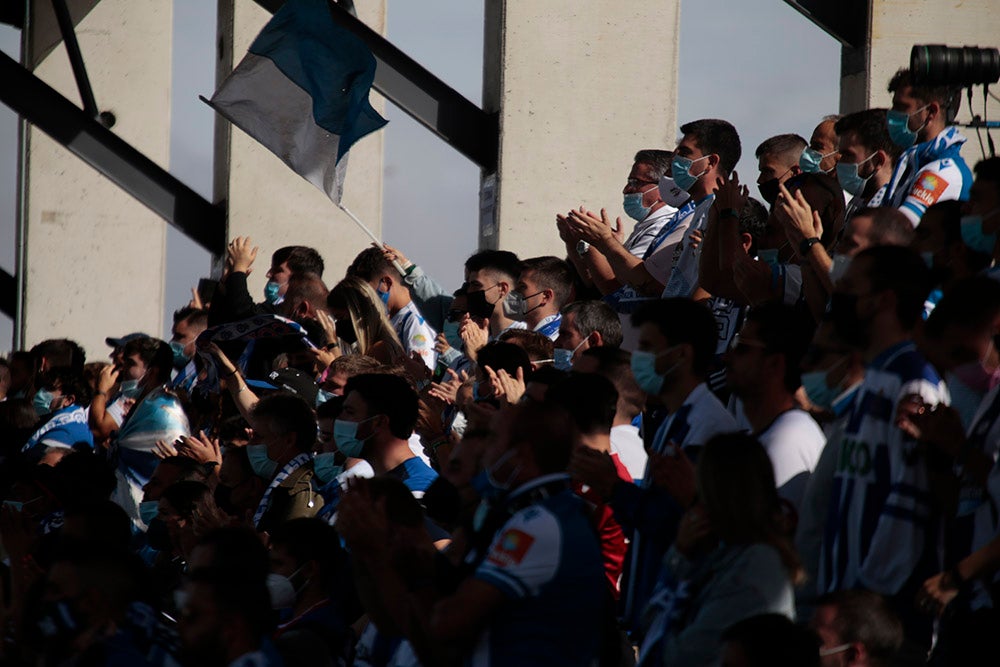 La afición del Deportivo de La Coruña llenó el fondo visitante, alentó a su equipo y mostró la hermandad existente entre ambos clubes