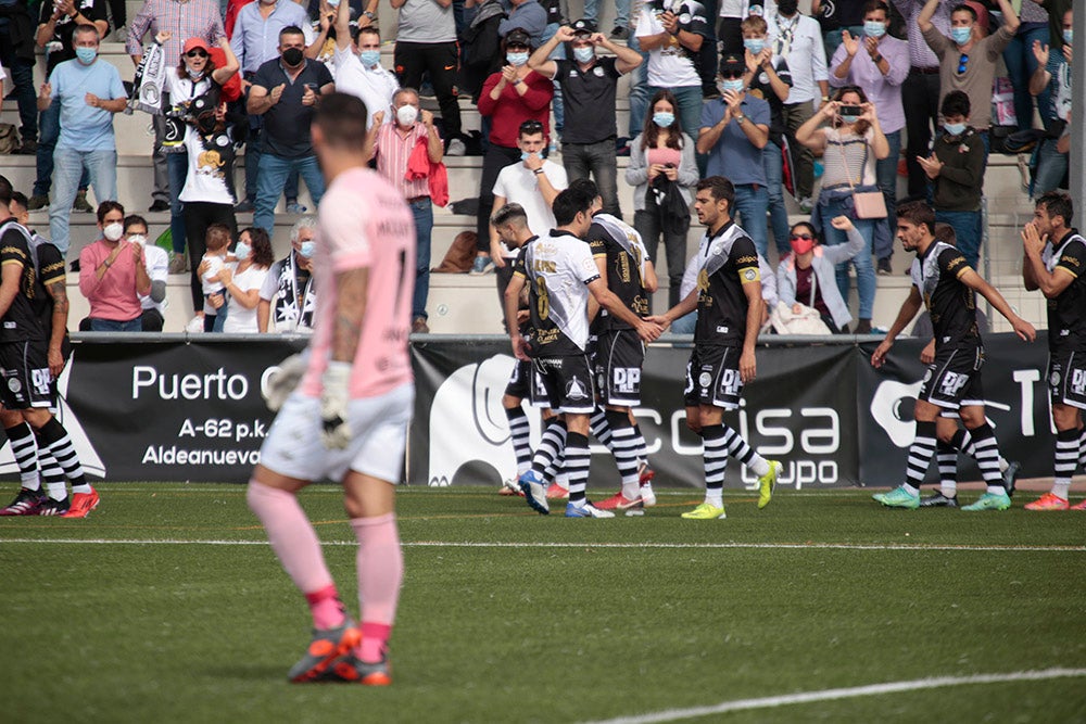 Victoria y liderato para Unionistas ante el Deportivo de La Coruña (2-1)