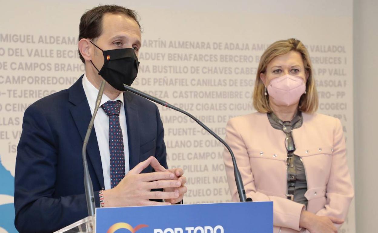 Pilar del Olmo y Conrado Íscar, eun rueda de prensa el pasado mes de abril.