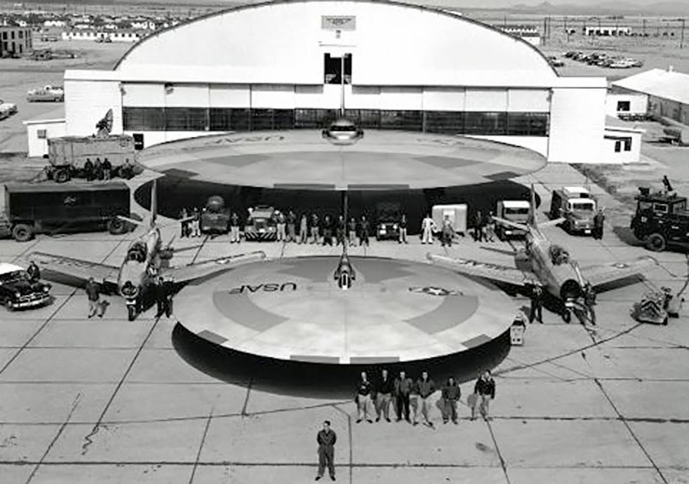 Área 51 (Nevada, EEUU). Esta base militar estadounidense situada en Nevada es muy conocida entre los amantes de los fenómenos paranormales y también entre los que no creen en las historias sin base científica. Se trata de una de las zonas más enigmáticas del mundo, desde que comenzase a ser empleada por el ejército aéreo norteamericano a mediados del siglo XX.
