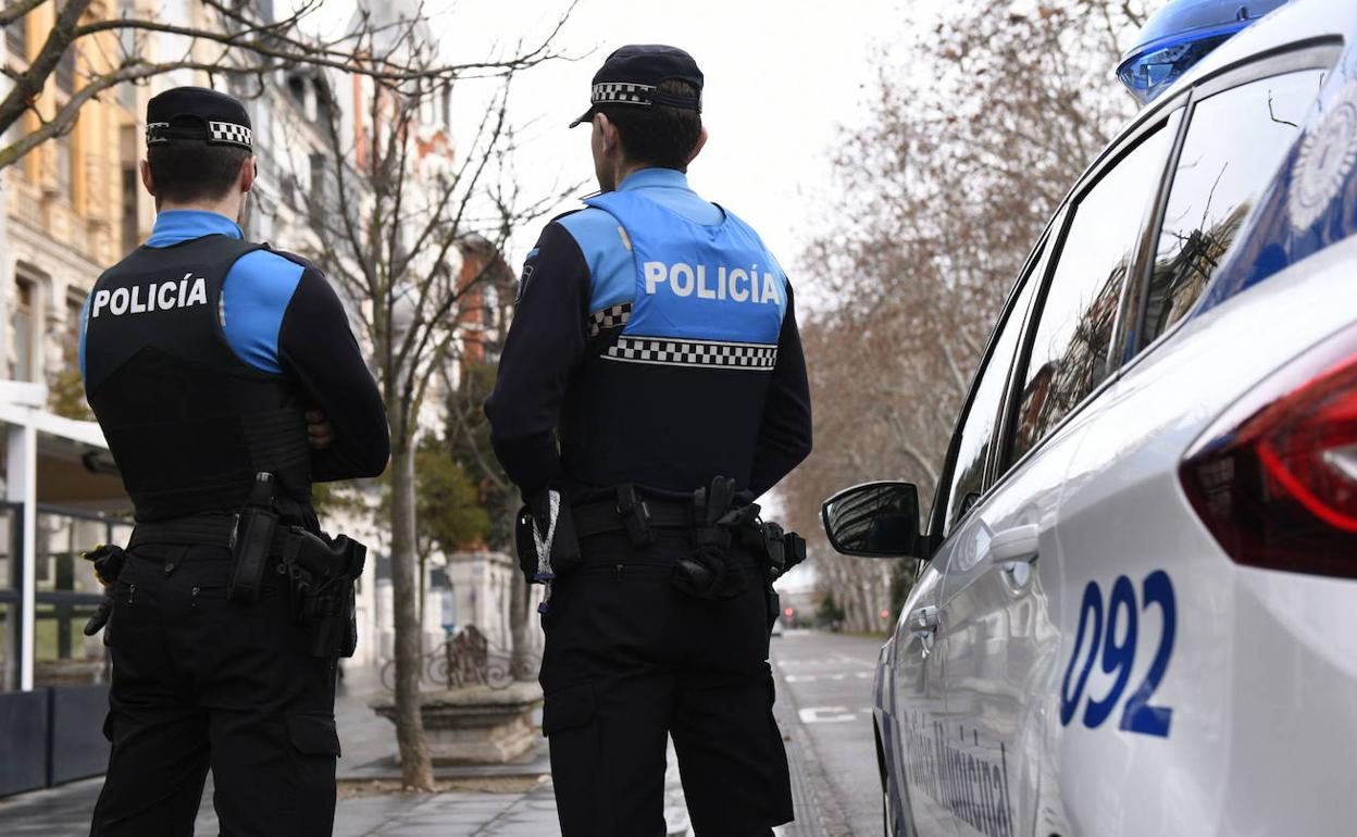 Policías municipales en las calles de Valladolid. 