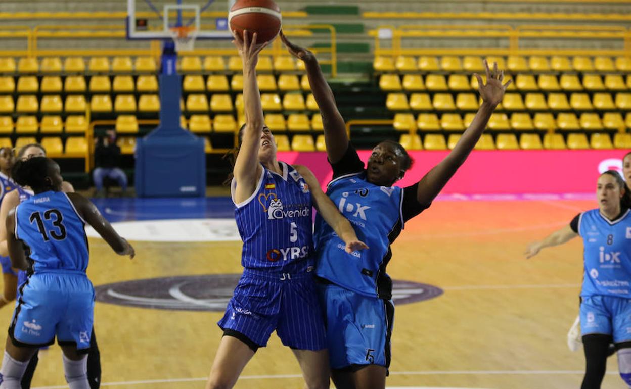 Bandeja de Cazorla la temporada pasada ante el IDK. 