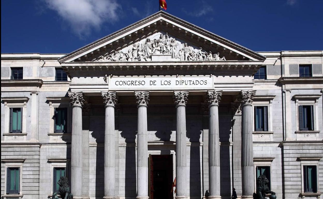 Fachada principal del Congreso de los Diputados.