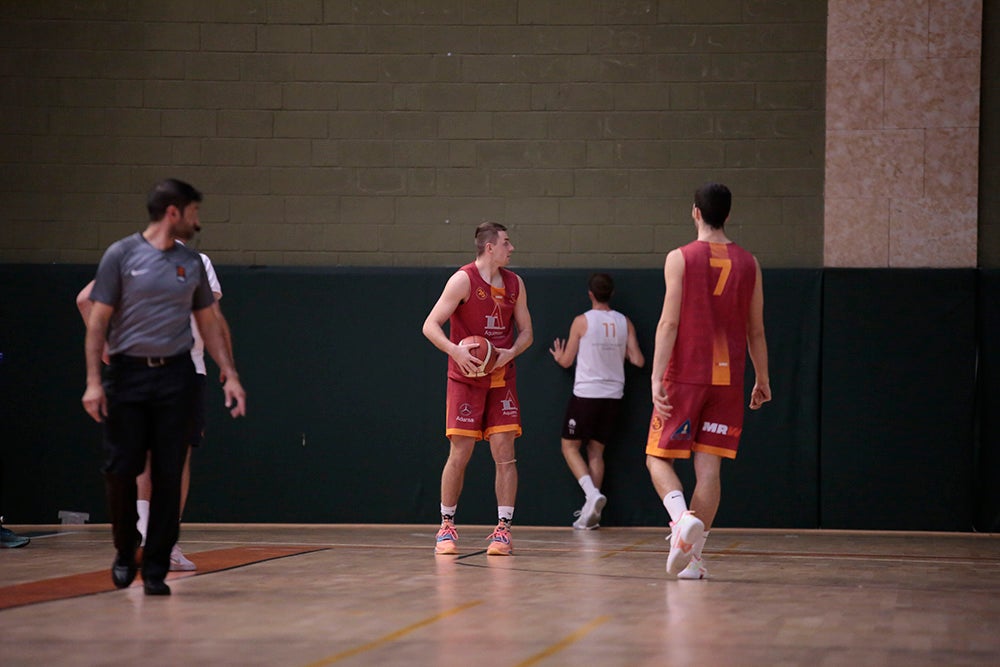 El Aquimisa Carbajosa Empresarial remonta al final al Zentro Madrid (82-74)