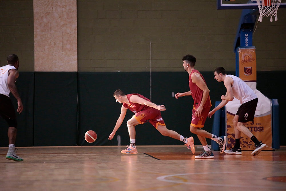 El Aquimisa Carbajosa Empresarial remonta al final al Zentro Madrid (82-74)