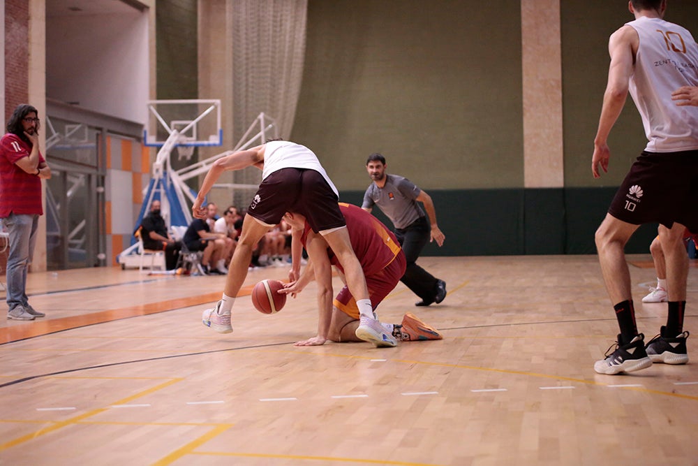 El Aquimisa Carbajosa Empresarial remonta al final al Zentro Madrid (82-74)