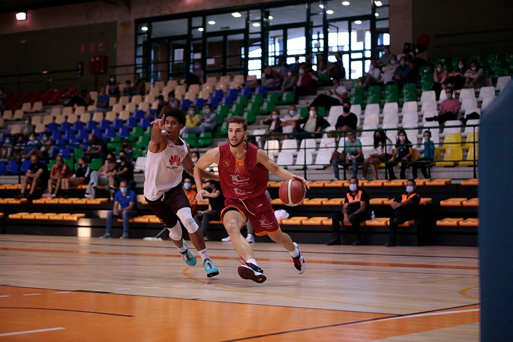 El Aquimisa Carbajosa Empresarial remonta al final al Zentro Madrid (82-74)