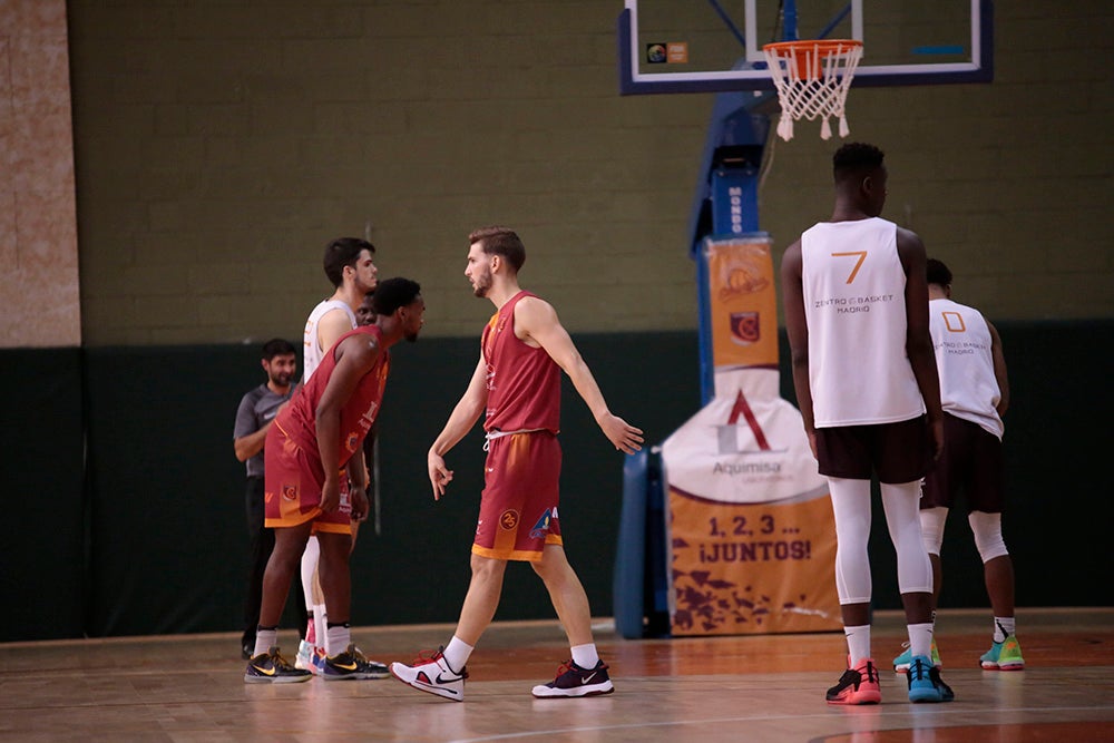 El Aquimisa Carbajosa Empresarial remonta al final al Zentro Madrid (82-74)