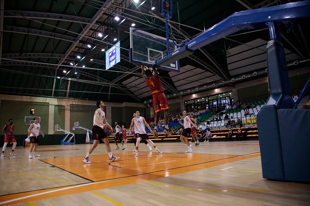 El Aquimisa Carbajosa Empresarial remonta al final al Zentro Madrid (82-74)