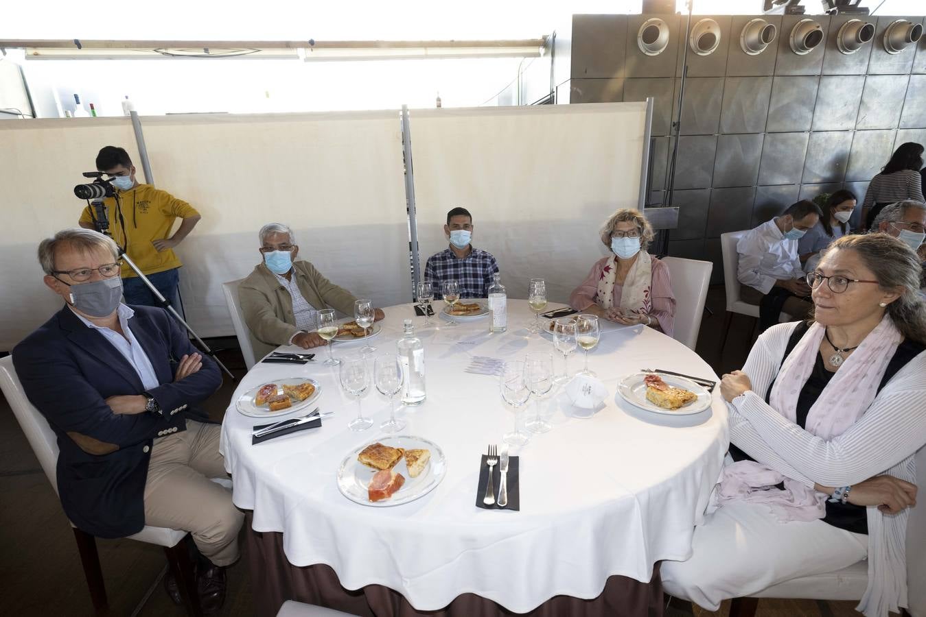 Fernando Derqui (Banco Sabadell), Jesús Carrión (Aperos del Ayer), Mariano Sánchez (S. Cooperativa Piñonsol), Isabel Clavero (directora territorial de Icex) y Amelia Pastor (Sociedad Cooperativa Piñonsol).