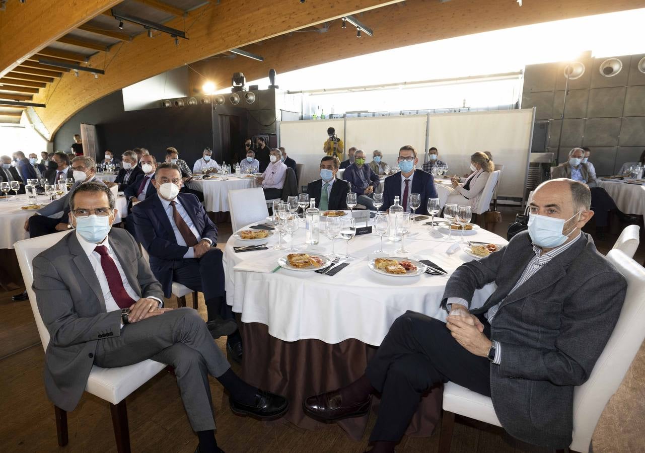 Fernando Antúnez (Cobadu), Anselmo García (Fundación Caja Rural de Soria), Carlos Martínez (presidente de Cajas Rurales de Castilla y León), Goyo Ezama (director general de El Norte de Castilla) y Jesús Posadas (presidente de Acor). 