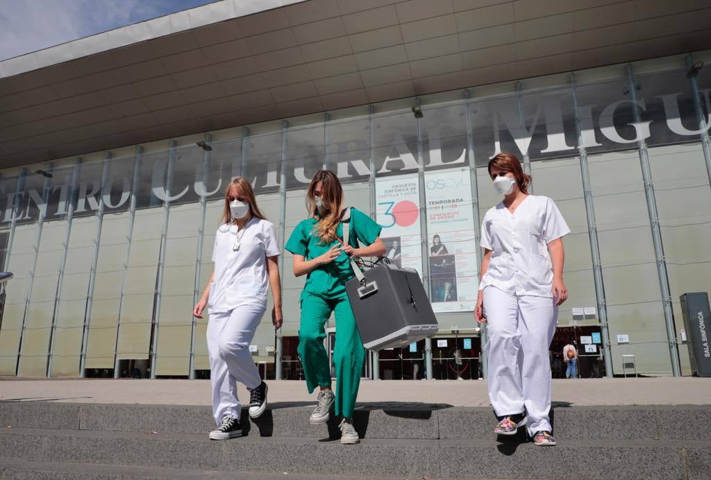 Fotos: El Centro Cultural Miguel Delibes de Valladolid cierra sus puertas como &#039;vacunódromo&#039;