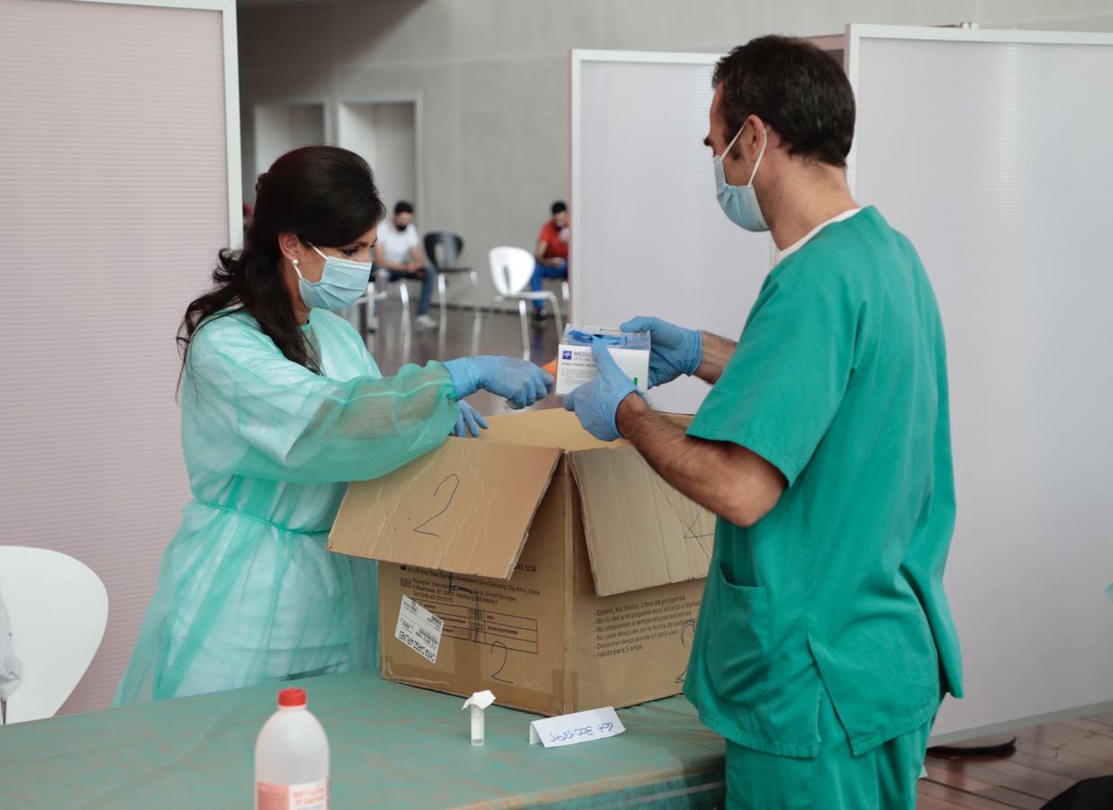 Fotos: El Centro Cultural Miguel Delibes de Valladolid cierra sus puertas como &#039;vacunódromo&#039;