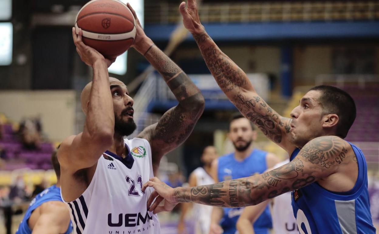 Raffington encara a Nacho Martín. 