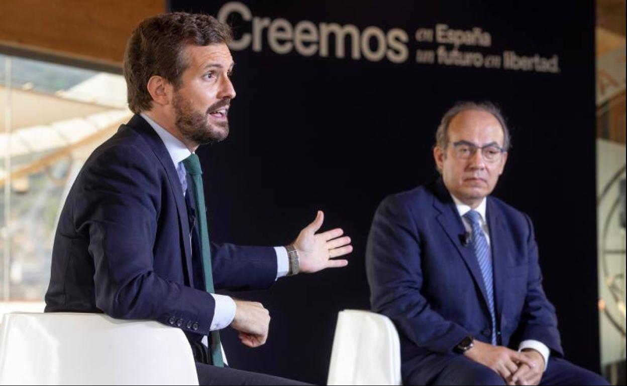 Pablo Casado y Felipe Calderón, este viernes, en Cartagena, Murcia.