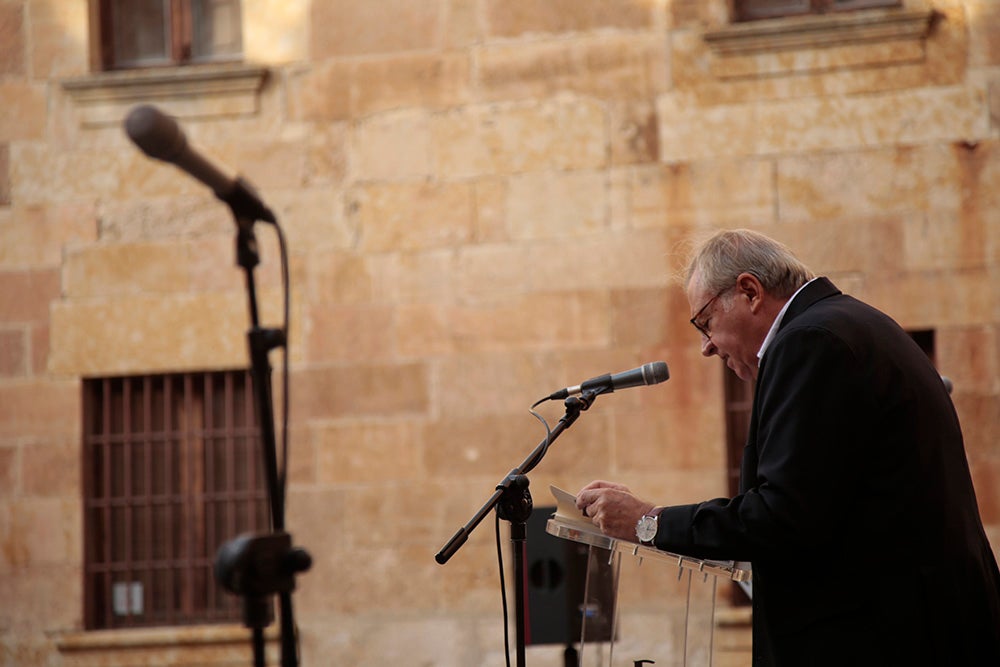 El "Ágora del Otoño" y "Salamanca ilumina Europa" llenan de poesía, luz y música el Patio de Escuelas de la Universidad de Salamanca