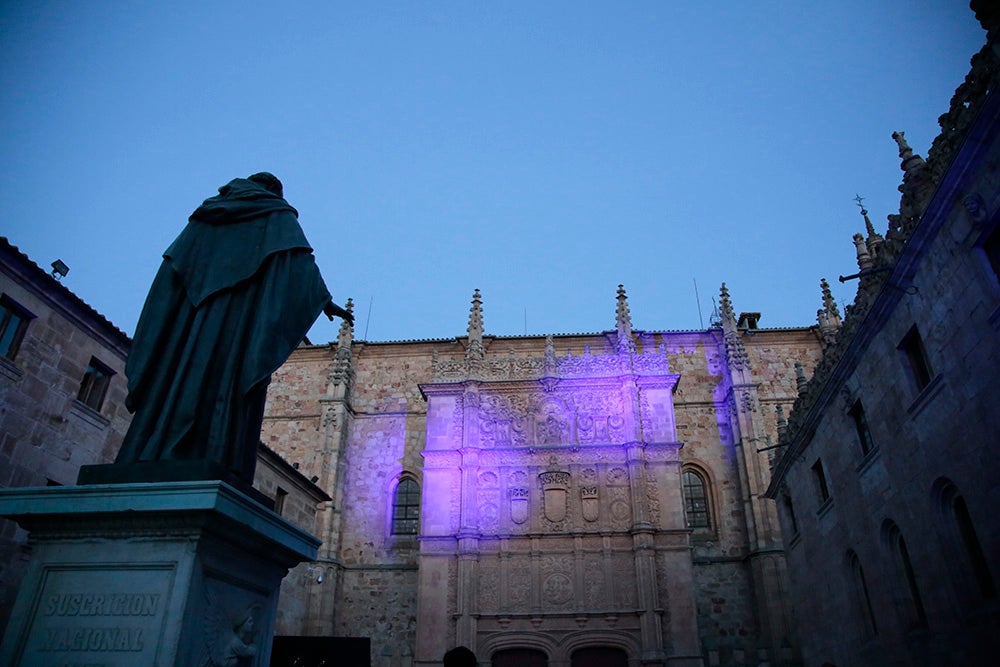 El "Ágora del Otoño" y "Salamanca ilumina Europa" llenan de poesía, luz y música el Patio de Escuelas de la Universidad de Salamanca