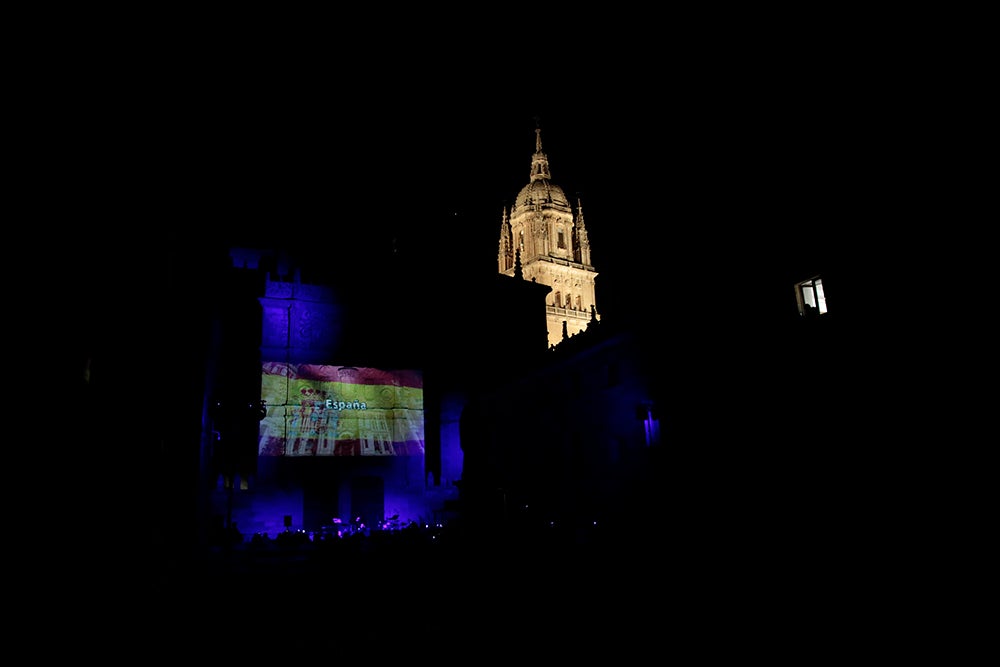 El "Ágora del Otoño" y "Salamanca ilumina Europa" llenan de poesía, luz y música el Patio de Escuelas de la Universidad de Salamanca