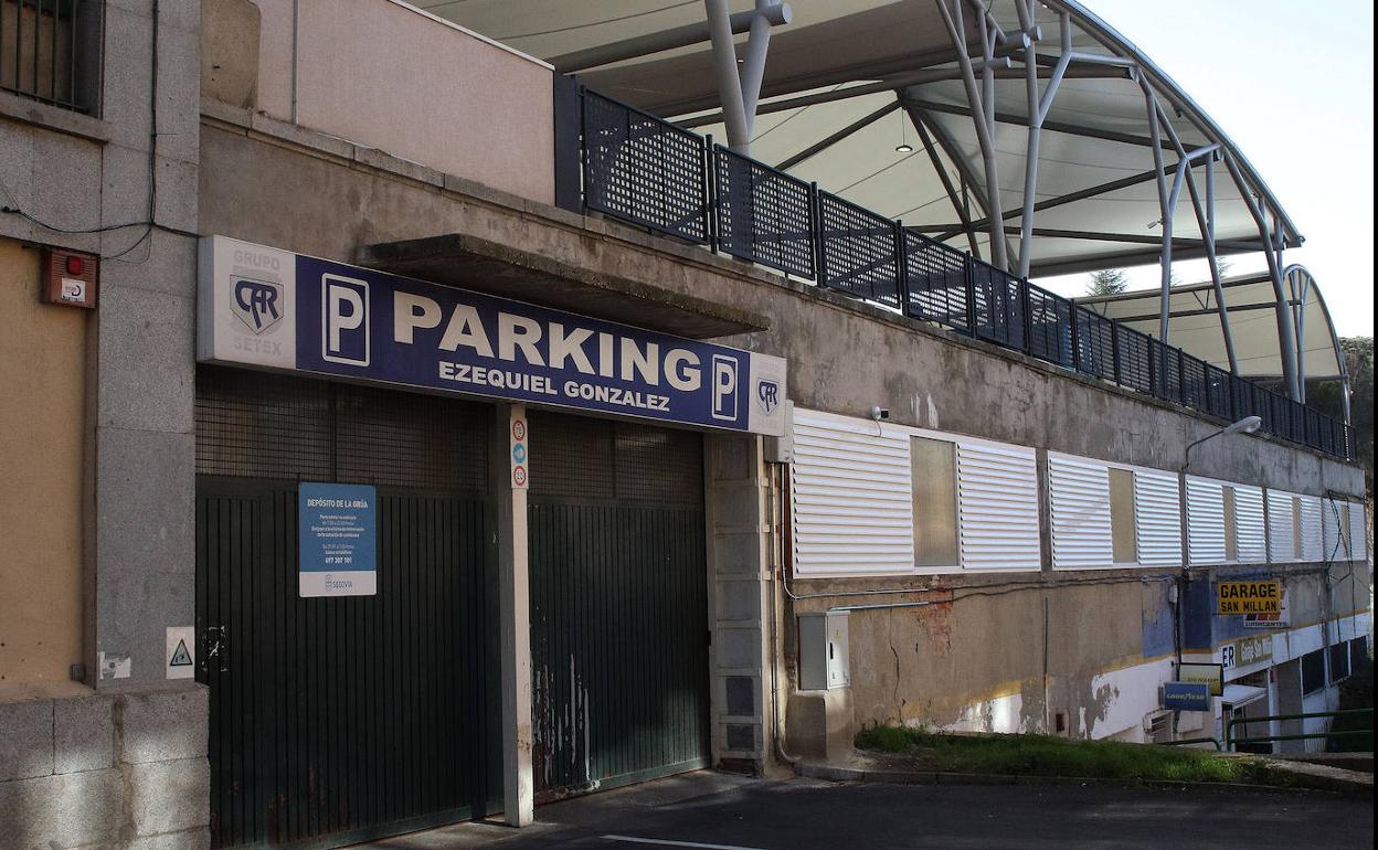 Exterior del aparcamiento de Ezequiel González. 