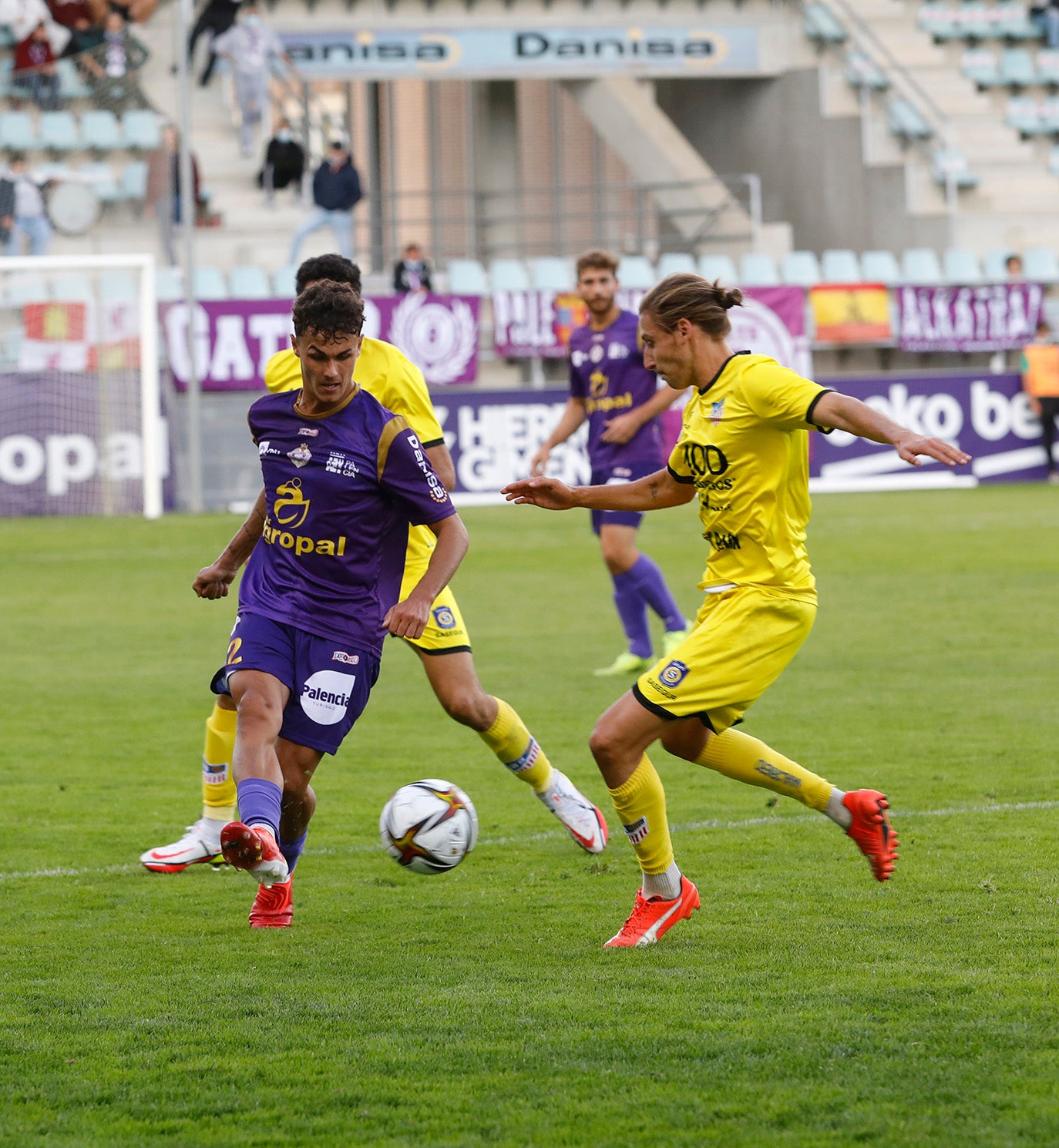 Palencia Cristo Atlético 3 - 0 C.D.A Navalcarnero