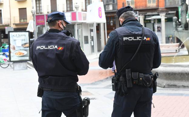 La Policía evita que una joven se tire desde el tejado en Valladolid