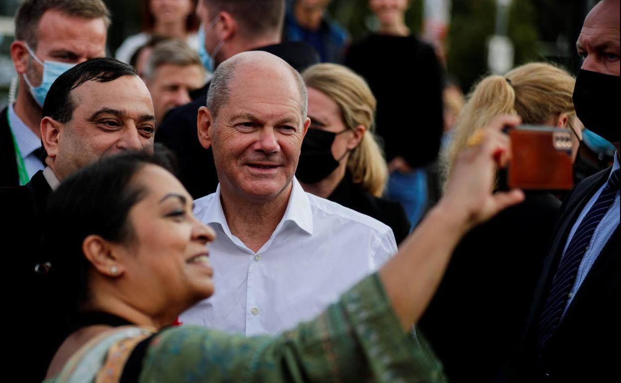 Olaf Scholtz, el ganador de las últimas elecciones alemanas, posa para una foto.