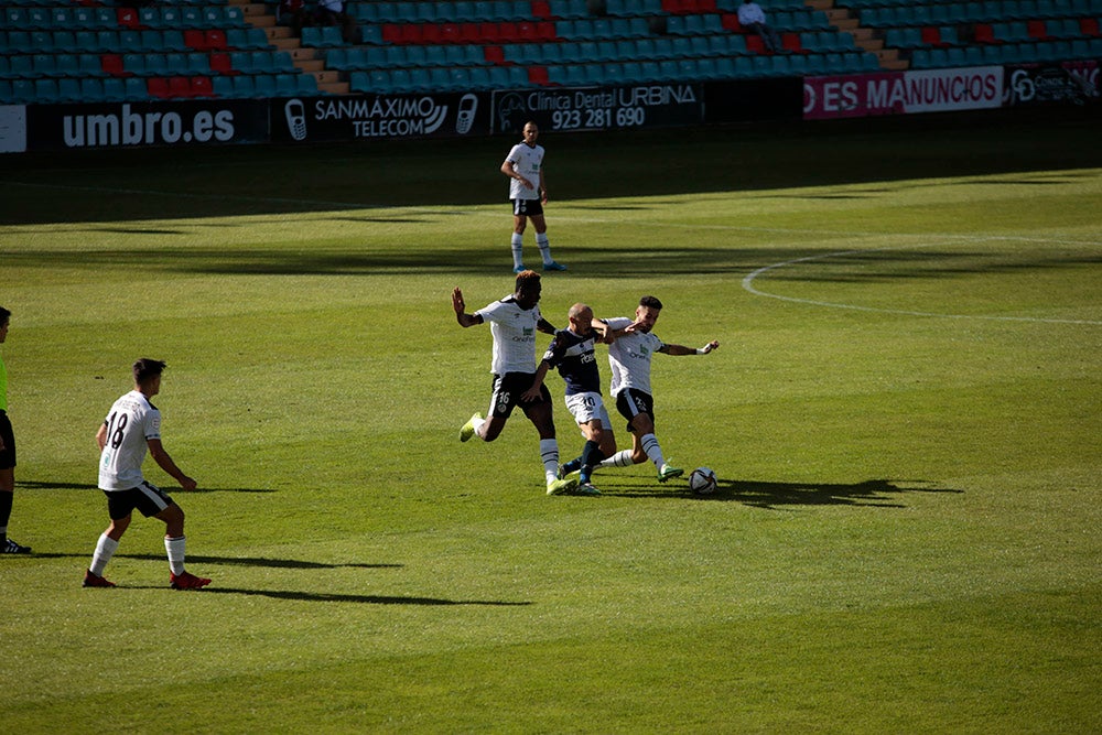 Un Salamanca UDS impotente pierde lo poco que tenía en su juego y cede en casa ante el Marino de Luanco (0-2)