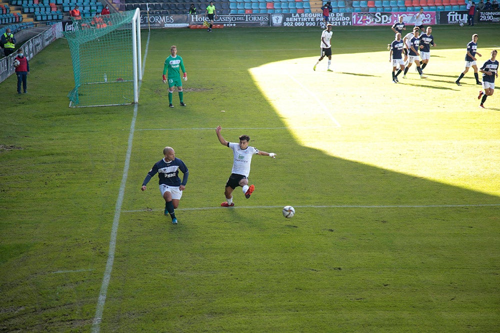 Un Salamanca UDS impotente pierde lo poco que tenía en su juego y cede en casa ante el Marino de Luanco (0-2)