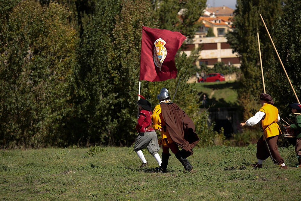 Salamanca se despide de su Siglo de Oro con la simulación de una batalla de los tercios españoles a orillas del Tormes