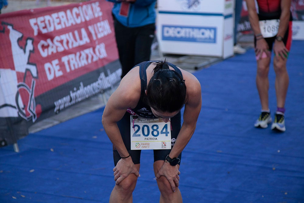 El salmantino Javier Risco se impuso en la distancia olímpica junto a Ana Caleya en una prueba marcada por la lluvia en las primeras horas de la cita deportiva