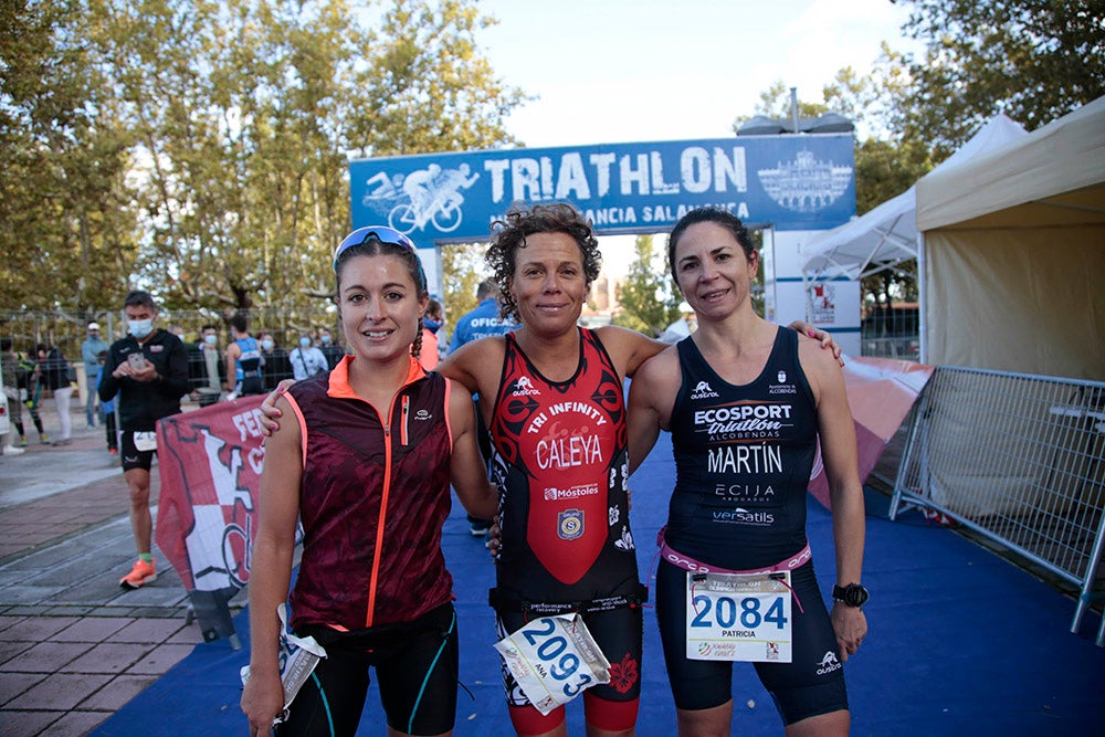 El salmantino Javier Risco se impuso en la distancia olímpica junto a Ana Caleya en una prueba marcada por la lluvia en las primeras horas de la cita deportiva