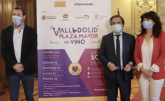 Óscar Puente, Manuel Salgado y Ana Redondo durante la presentación en el Ayuntamiento de Valladolid. 