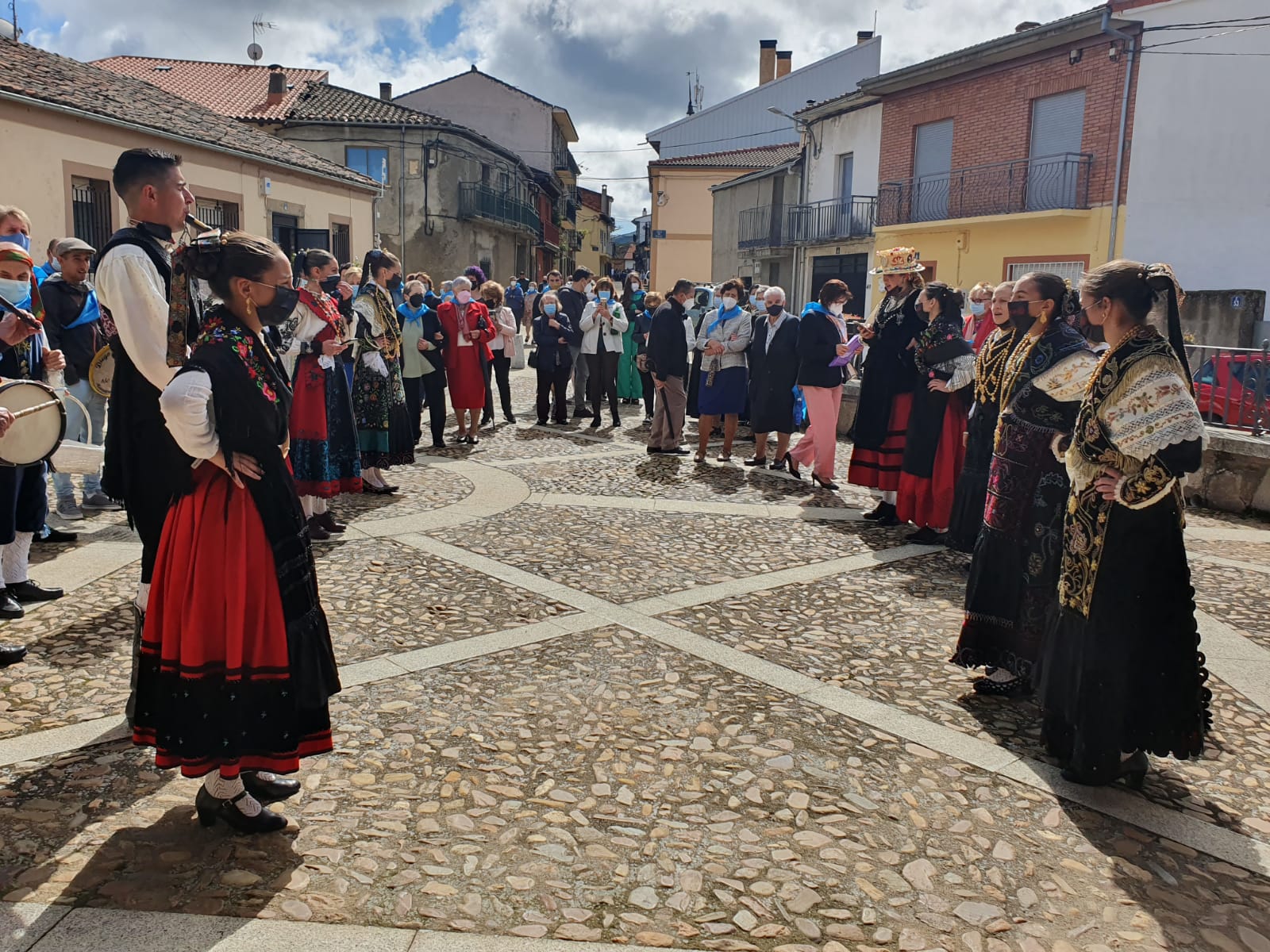 Fotos: El Maillo recuerda a Alfredo Ramajo en el día grande de sus fiestas patronales