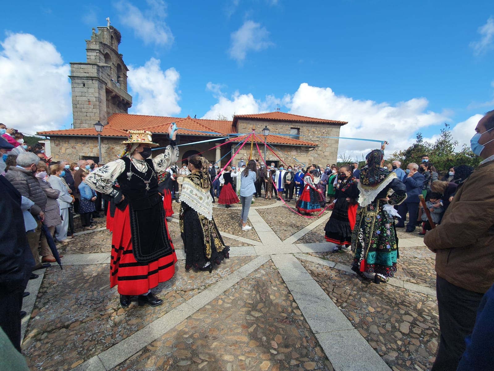 Fotos: El Maillo recuerda a Alfredo Ramajo en el día grande de sus fiestas patronales