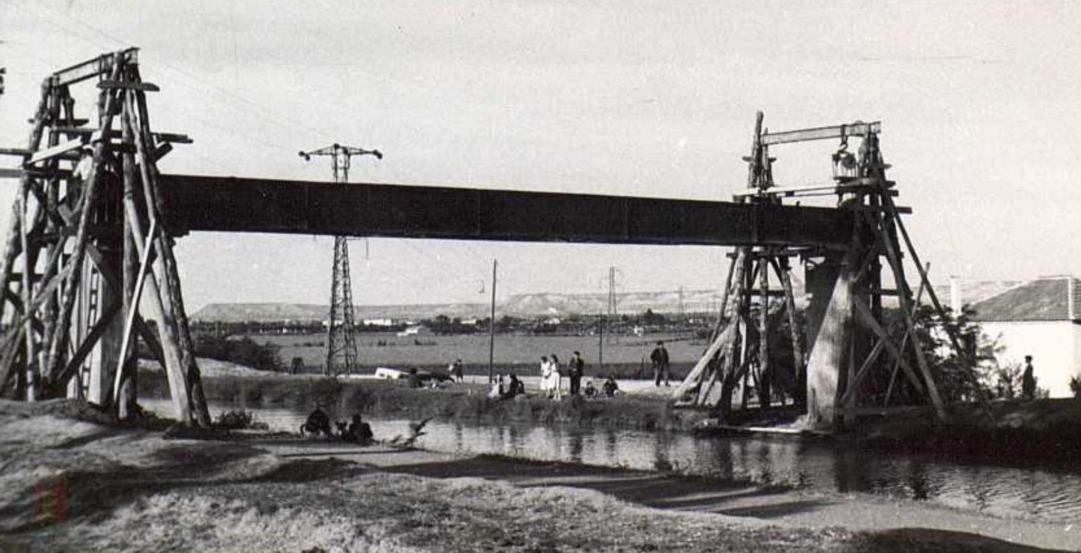 Fotos: El viaje de la pasarela para el Canal de Castilla