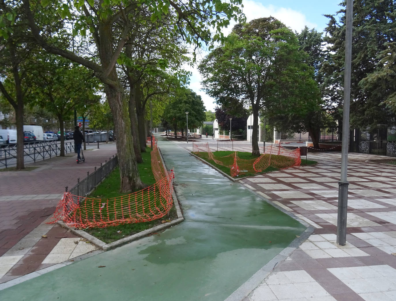 Fotos: Nuevo carril bici en la calle Mirabel en La Rondilla