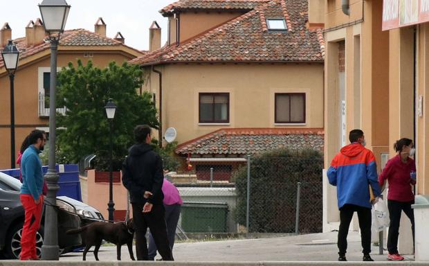 Vecinos de Torrecaballeros, el segundo pueblo más rico de la provincia. 