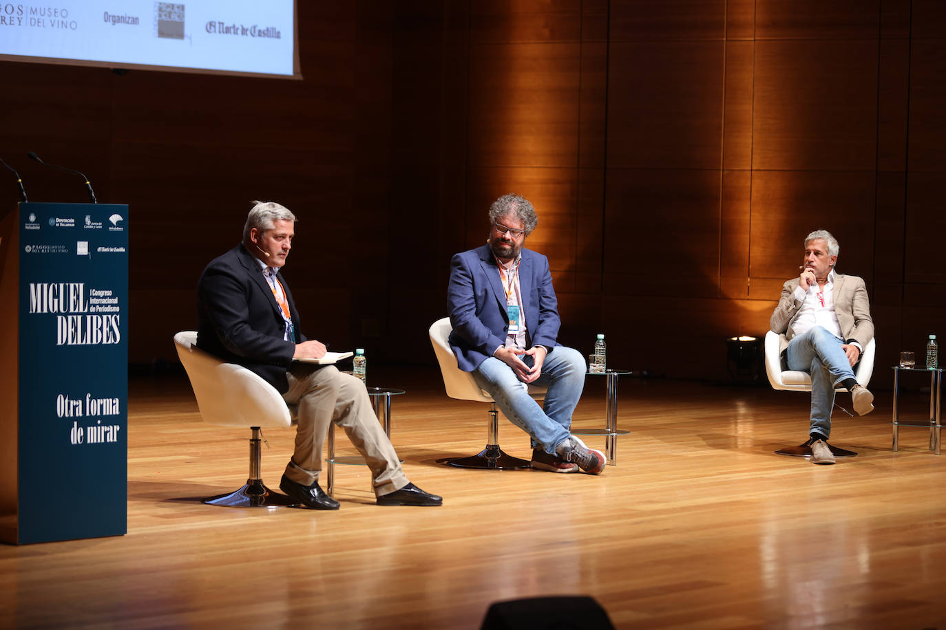 Escribir y hablar en español: el lenguaje periodístico frente al ruido global. Con Sergio de Molino, escritor y periodista, Ignacio Elguero, director de Educación, Diversidad Cultural e Internacional de RTVE. Moderado por Fernando Zamácola, director de la Fundación Miguel Delibes.