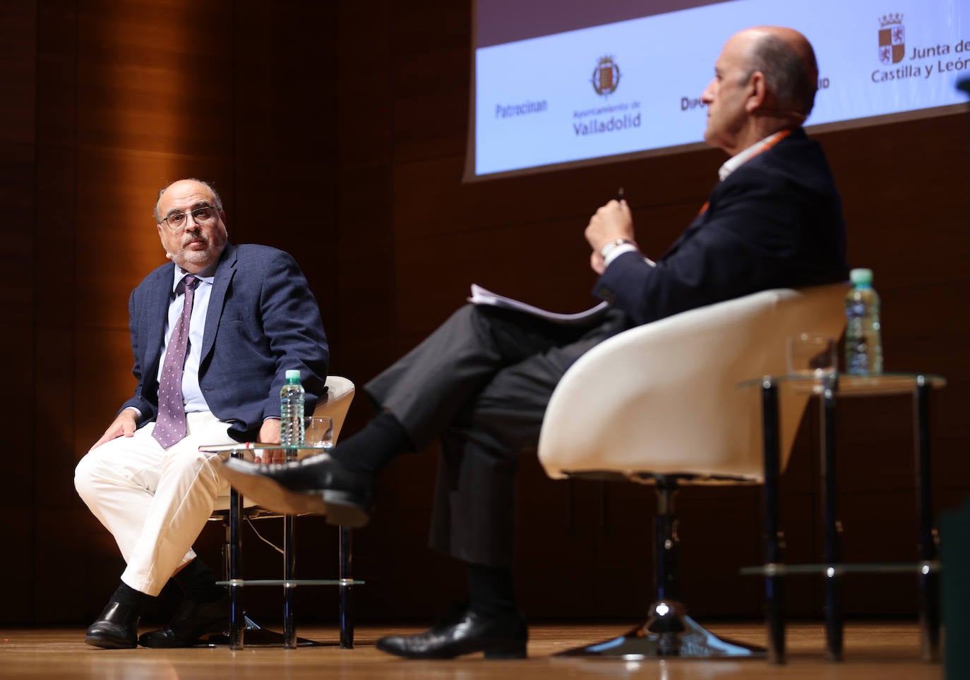 El compromiso del periodista con la verdad. Enric Juliana, director adjunto de La Vanguardia y José Antonio Zarzalejos, escritor y periodista. Moderado por Ignacio Fernández Sobrino, periodista.