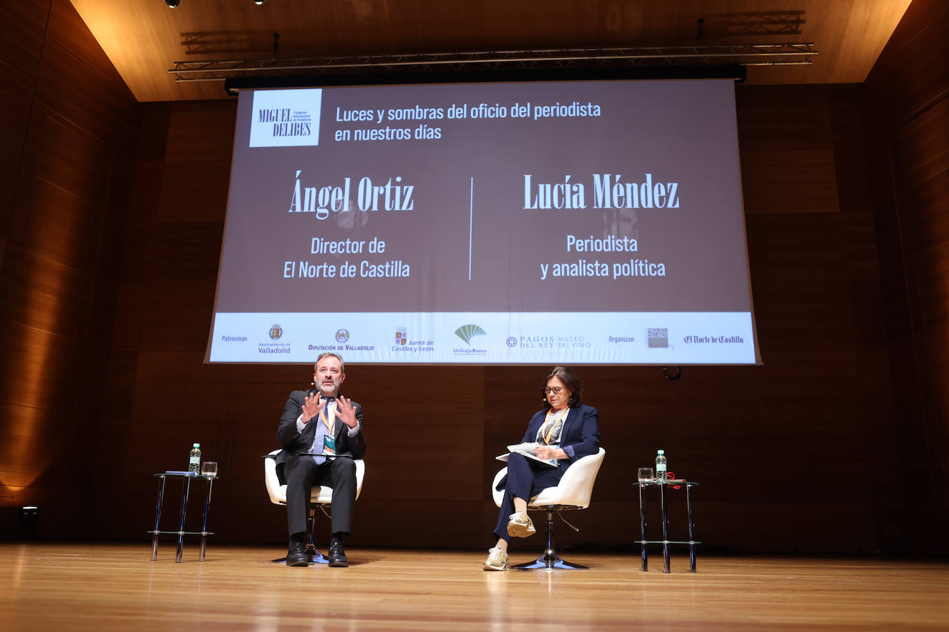 Ángel Ortiz y Lucía Méndez, durante su conversación. 