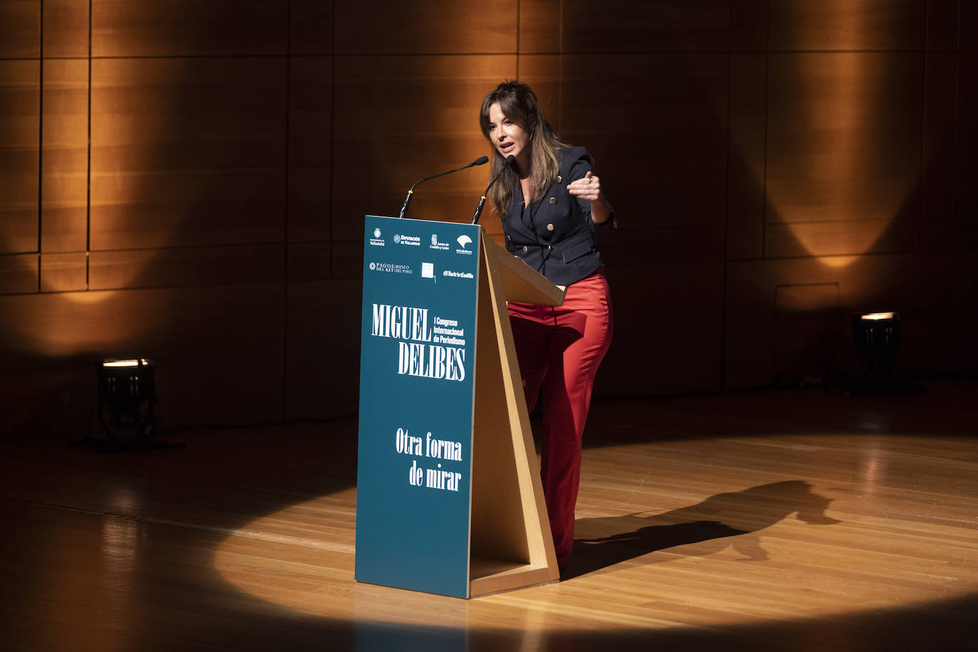 La periodista Mamen Mendizábal ha encandilado al auditorio con su intervención final. 