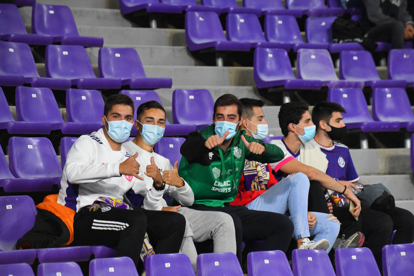 Aficionados vallisoletanos en el Zorrilla durante el encuentro contra el Málaga. 