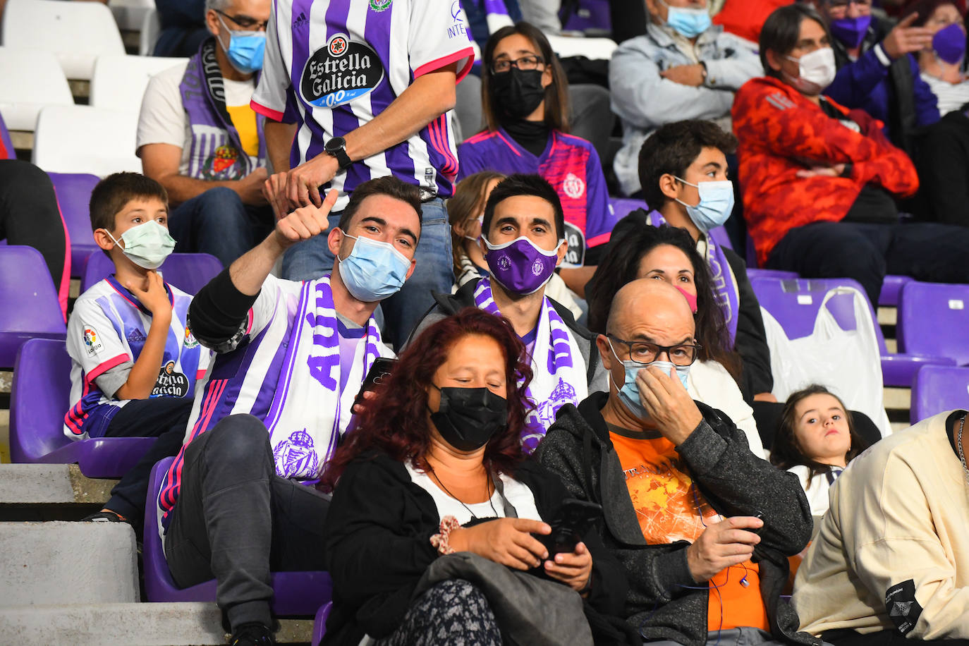 Aficionados vallisoletanos en el Zorrilla durante el encuentro contra el Málaga. 
