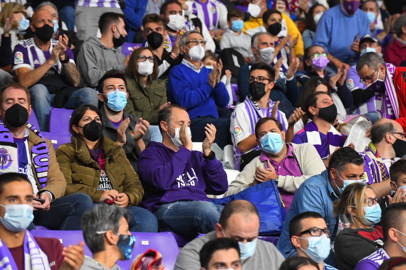 Aficionados vallisoletanos en el Zorrilla durante el encuentro contra el Málaga. 