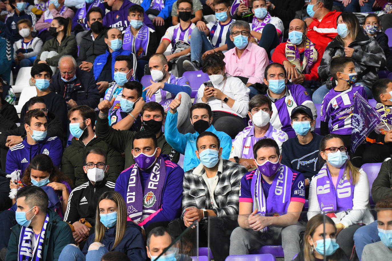 Aficionados vallisoletanos en el Zorrilla durante el encuentro contra el Málaga. 