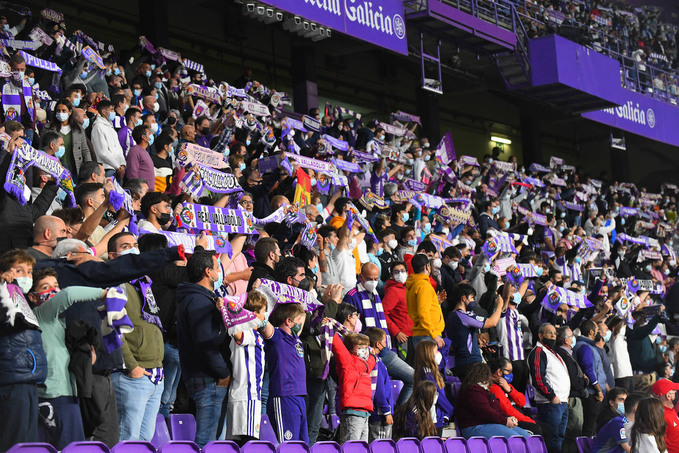 Aficionados vallisoletanos en el Zorrilla durante el encuentro contra el Málaga. 